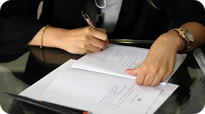Arabic businessmen signing contract dubai related to company registration in Dubai.